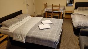 Säng eller sängar i ett rum på Shamrock Guest House