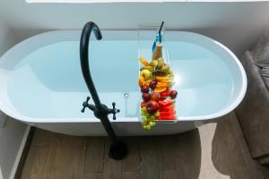 a bunch of fruit in a bowl on a bath tub at Crowne Pyramids view inn in Cairo