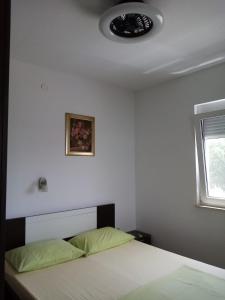 Postel nebo postele na pokoji v ubytování APARTMAN ZVONIMIR