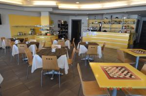 Restoran atau tempat lain untuk makan di Dama Hotel