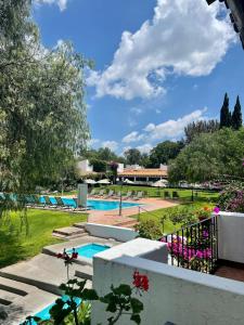 Bazén v ubytování Hotel Hacienda Taboada (Aguas Termales) nebo v jeho okolí