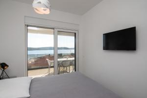 Μια τηλεόραση ή/και κέντρο ψυχαγωγίας στο Adriatic Garden Apartments