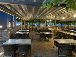 an empty restaurant with tables and chairs and lights at LIGHTPLACE • Große Unterkunft • 3 Schlafzimmer • Boxspring • Smart TV • Biergarten • Restaurant in Braunschweig