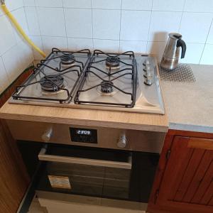 a stove top oven sitting on top of a kitchen counter at Napkelte Vendégház in Szeged