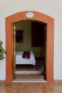 Postel nebo postele na pokoji v ubytování Hacienda San Nicolas de las Fuentes