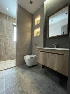 Koupelna v ubytování Luxury Apartment In Lake View Residence New Cairo