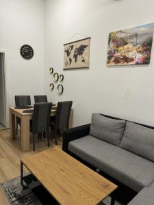 Χώρος καθιστικού στο Two bedroom apartment N Split