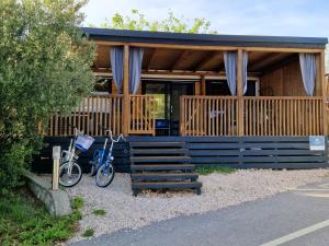 a house with a bike parked in front of it at MOBILE HOMES SELCE - ALPE JADRAN MOBIL - 631 in Selce