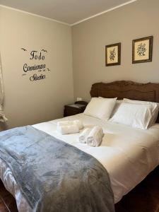 a bedroom with a bed with two towels on it at Casa Costa Laspaúles in Laspaúles