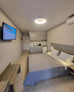 A kitchen or kitchenette at House Spanos