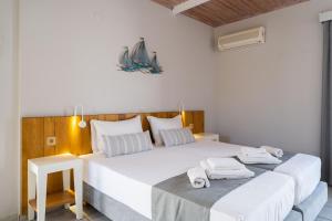 A bed or beds in a room at Medousa Studio & Apartments
