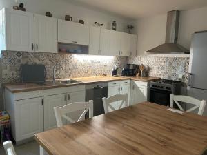 Η κουζίνα ή μικρή κουζίνα στο Apartment Slavica +12 φωτογραφίες
