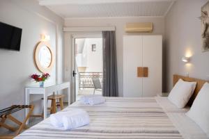A bed or beds in a room at Medousa Studio & Apartments