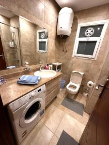 Koupelna v ubytování Top rated 1bedroom in Karma compound Sheikh Zayed - only families & single travelers + 37 fotografií