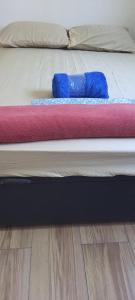 a close up of a mattress on a bed at CASA DUPLEX EM PENEDO 4 SUÍTES,FINS DE SEMANA e FERIADOS in Itatiaia +40 photos