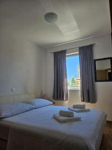 Postel nebo postele na pokoji v ubytování Apartments Andrijanić