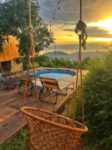 un columpio con una silla y una piscina en Villa & Apartments Cityview Ohrid, en Ohrid