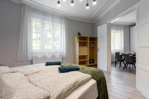 Voodi või voodid majutusasutuse Buda Castle Serpentine Apartments toas