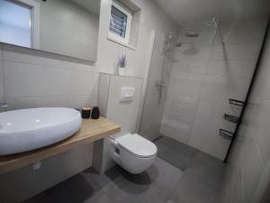 Koupelna v ubytování Apartments Ivančić + 37 fotografií
