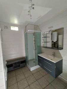 Ένα μπάνιο στο Appartement indépendant - Toulon - Les Routes