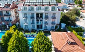 Bazén v ubytování Sardunya Hotel nebo v jeho okolí