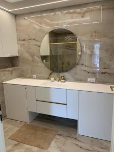 Koupelna v ubytování Apartament Stranda Residence 302 B Mazury Giżycko
