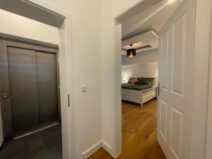 Postel nebo postele na pokoji v ubytování Boutique Hotel Pension Luisengrün Küche 1Gbs WLAN Netflix Disney MagentaTV