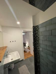Fotografie z fotogalerie ubytování Boutique Hotel Pension Luisengrün Küche 1Gbs WLAN Netflix Disney MagentaTV v destinaci Chemnitz