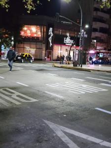 an empty city street at night with a crosswalk at departamento céntrico corrientes y callao!!! in Buenos Aires