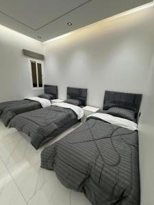 Ένα ή περισσότερα κρεβάτια σε δωμάτιο στο شقق فندقية فاخرة البيت العتيق مكة