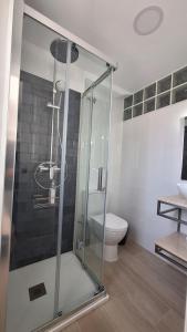 a glass shower in a bathroom with a toilet at TU DENSCANSO EN VALDELAGRANA FRENTE AL MAR in El Puerto de Santa María