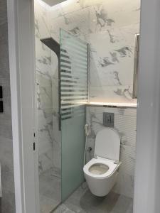 Ένα μπάνιο στο شقق فندقية فاخرة البيت العتيق مكة +7 φωτογραφίες