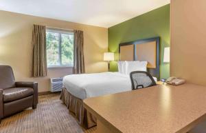 Postel nebo postele na pokoji v ubytování Extended Stay America Suites - Houston - Med Ctr - NRG Park - Kirby