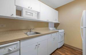 Kuchyň nebo kuchyňský kout v ubytování Extended Stay America Suites - Houston - Med Ctr - NRG Park - Kirby