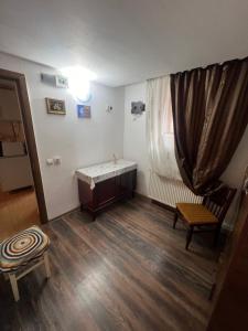 Postel nebo postele na pokoji v ubytování Costin
