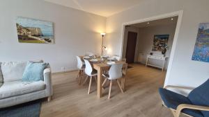 Lac Plage et Ville 95 m2 a 100m du lac, 3 chambres, parking的休息区