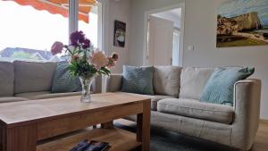 Lac Plage et Ville 95 m2 a 100m du lac, 3 chambres, parking的休息区