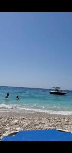 Photo de la galerie de l'établissement July Seaview Apartments, à Saranda