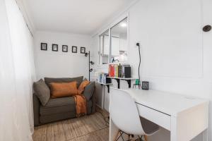 Posezení v ubytování Neat & Tidy Home in Trendy East Orange - Sleeps 4