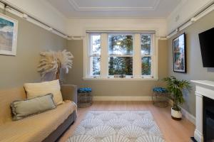 Area tempat duduk di Best location in Manly Harbour view