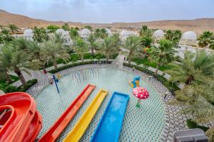 נוף של הבריכה ב-Talah Resort או בסביבה