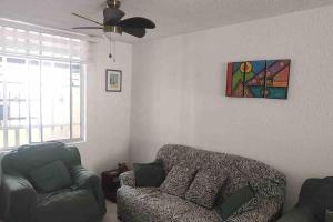 Uma área de estar em Hermosa Casa en Restrepo, Meta