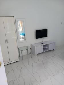 TV a/nebo společenská místnost v ubytování Hill View Rooms