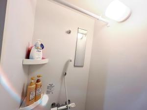Kupatilo u objektu 家庭房-中央区-心斋桥-道顿堀-黑门市场-大阪城公园-梅田-京都-神户-奈良-车站200m-独立卫浴-二室一厅一厨一卫一浴