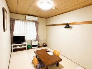 美景西浦山林小屋的电视和/或娱乐中心