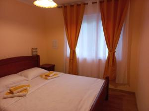 Ліжко або ліжка в номері Apartmani Sobe Sljivancanin