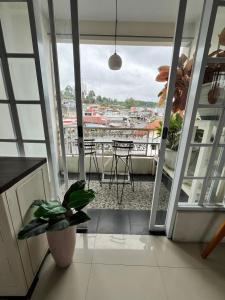 מרפסת או טרסה ב-JAVA Hostel Tumpak Sewu