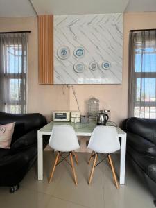 אזור ישיבה ב-JAVA Hostel Tumpak Sewu