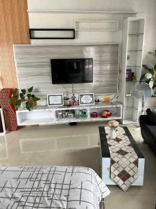 טלויזיה ו/או מרכז בידור ב-JAVA Hostel Tumpak Sewu
