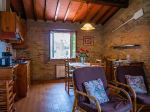 Η κουζίνα ή μικρή κουζίνα στο Farmhouse in Tuscany with Pool & Scenic Views